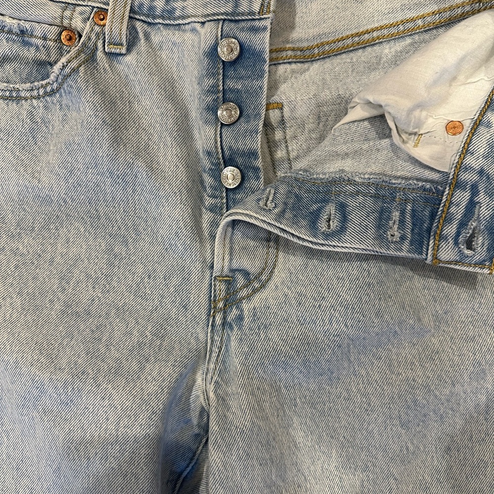 🎉HP🎉Levi's Ribcage Straight Ankle Light Blue Jeans - Picture 3 of 7